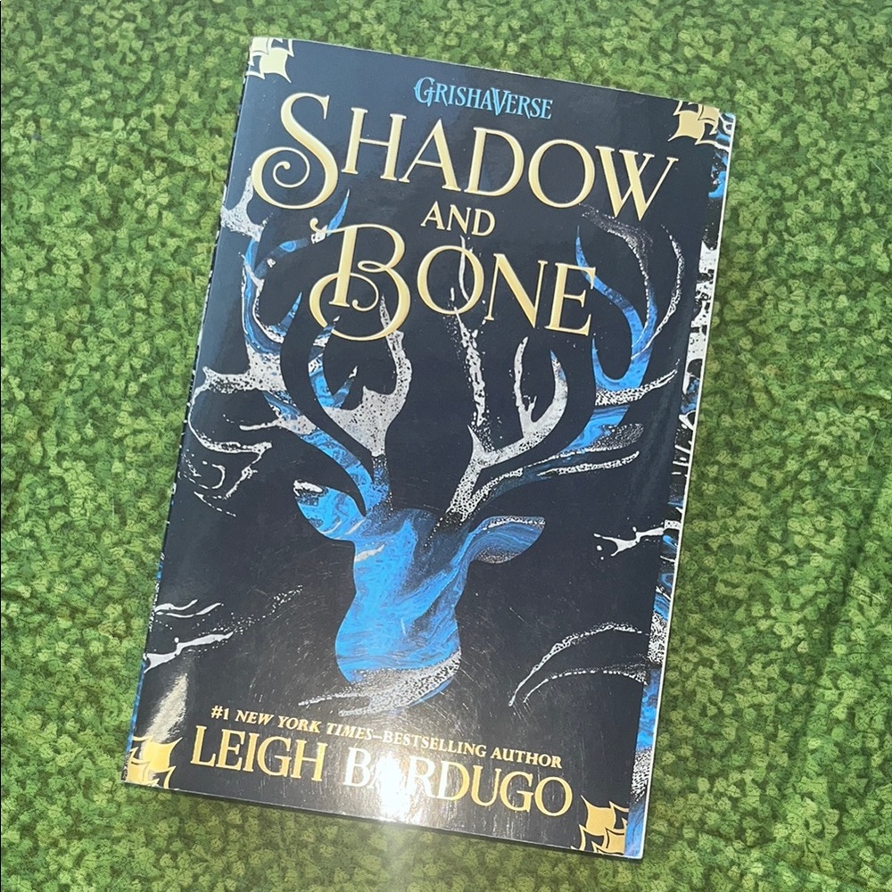 Shadow and Bone Leigh Bardugo Paperback‎ Book Grishaverse Fantasy Fiction